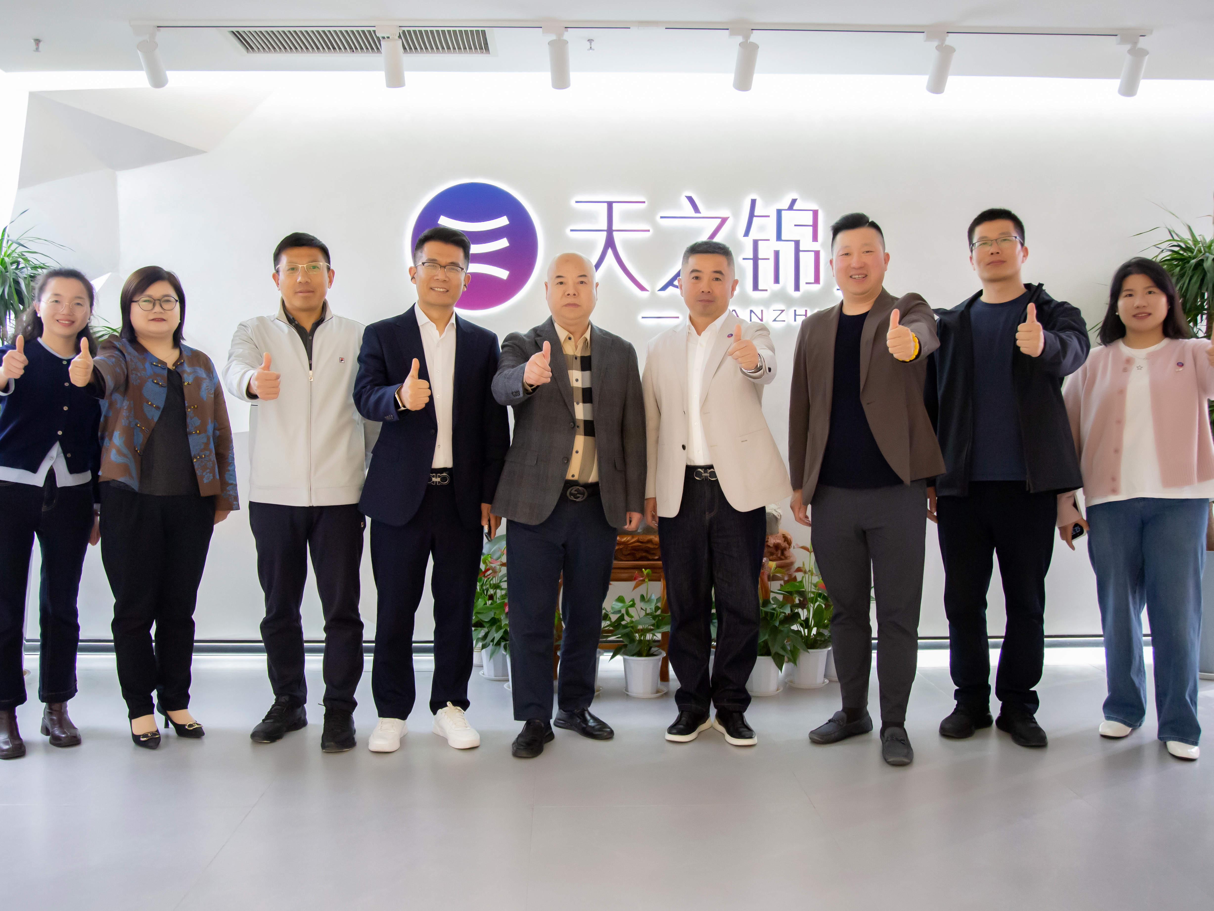 十年同心，，，，，，共赴新程——山东vip888集团苏北十年合作客户赤峰行圆满闭幕